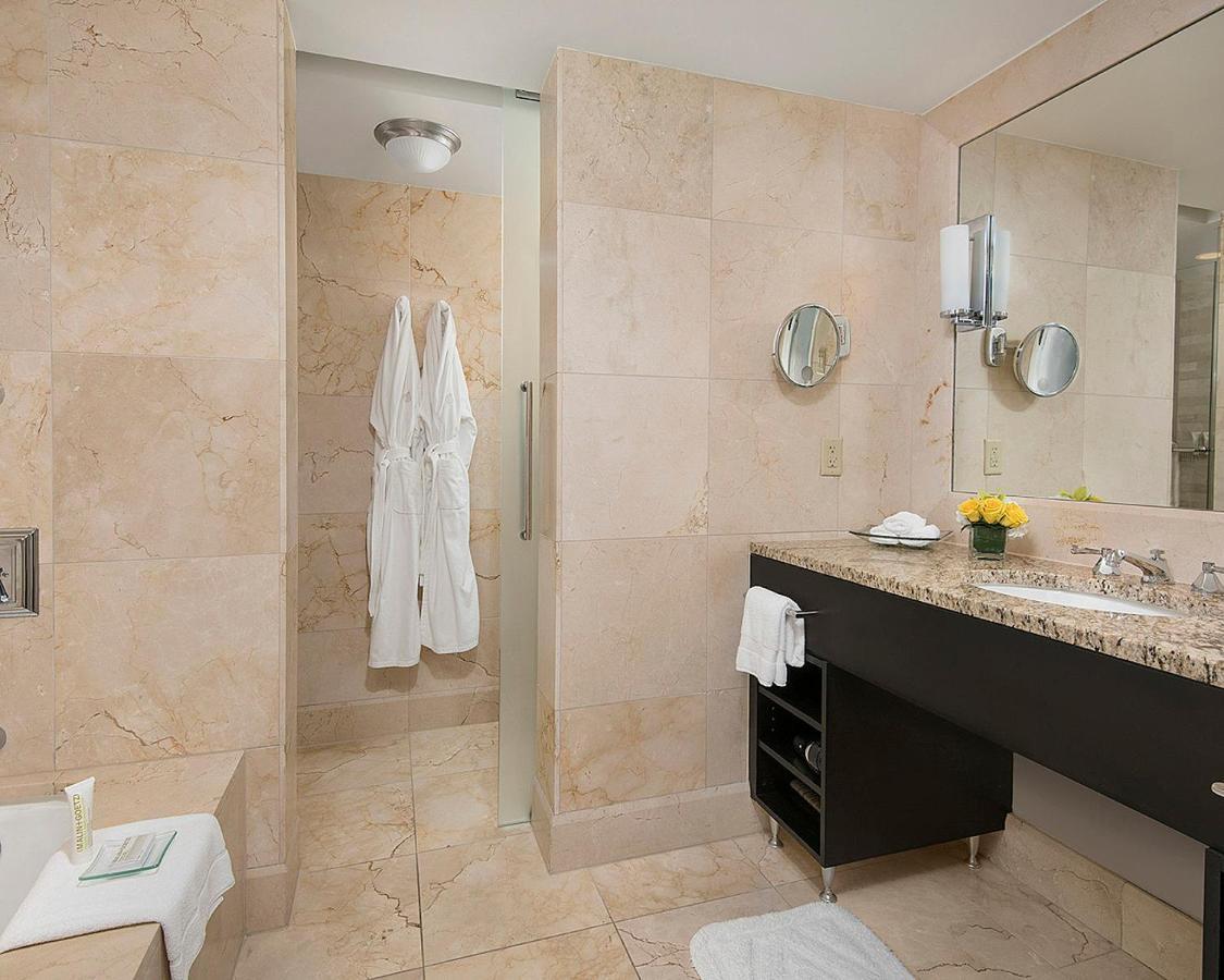 Executive Suite with Premier Lake View