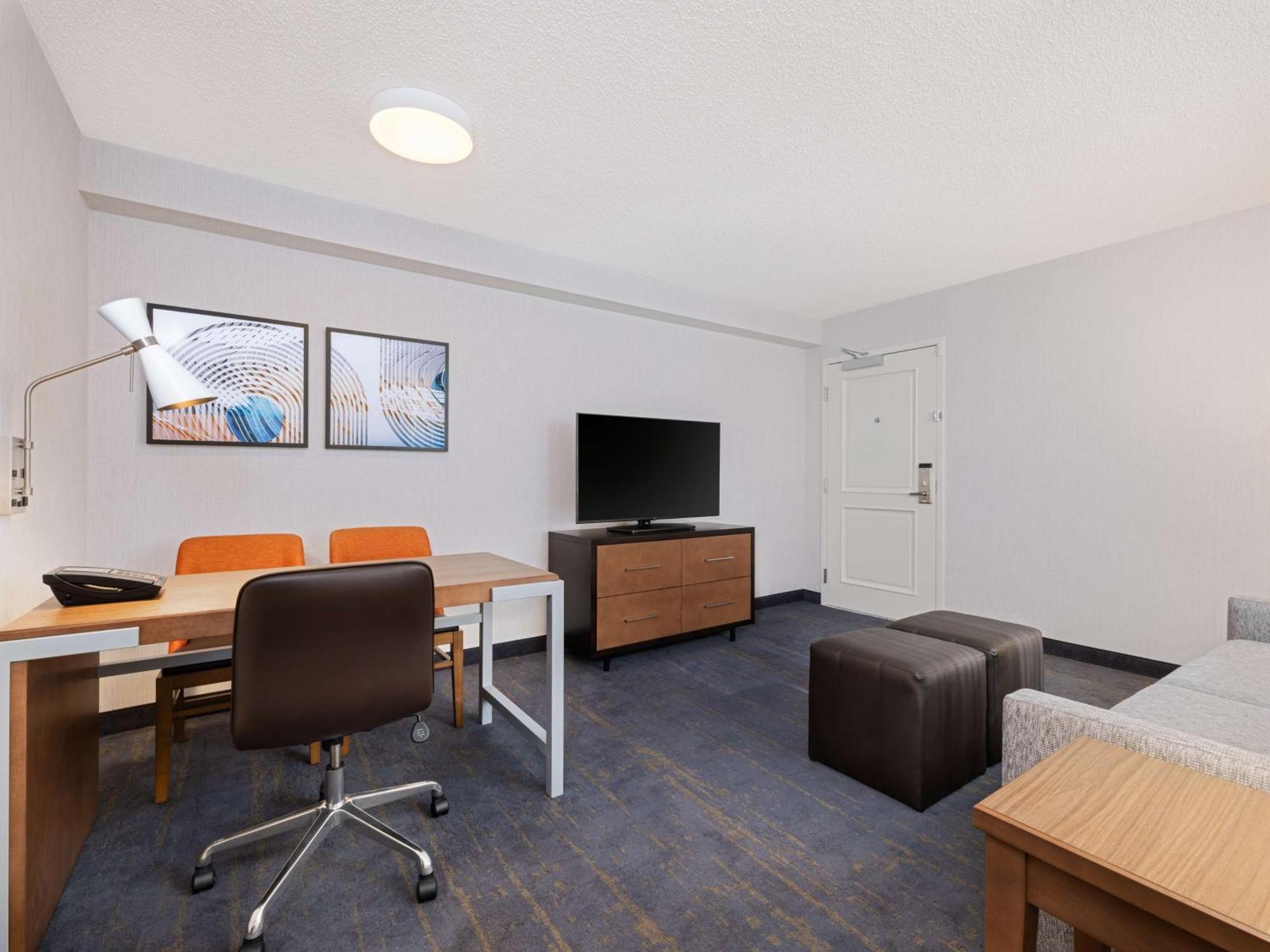 Two Room Corner Suite Two Double Beds Sofa bed City View – Non-Smoking