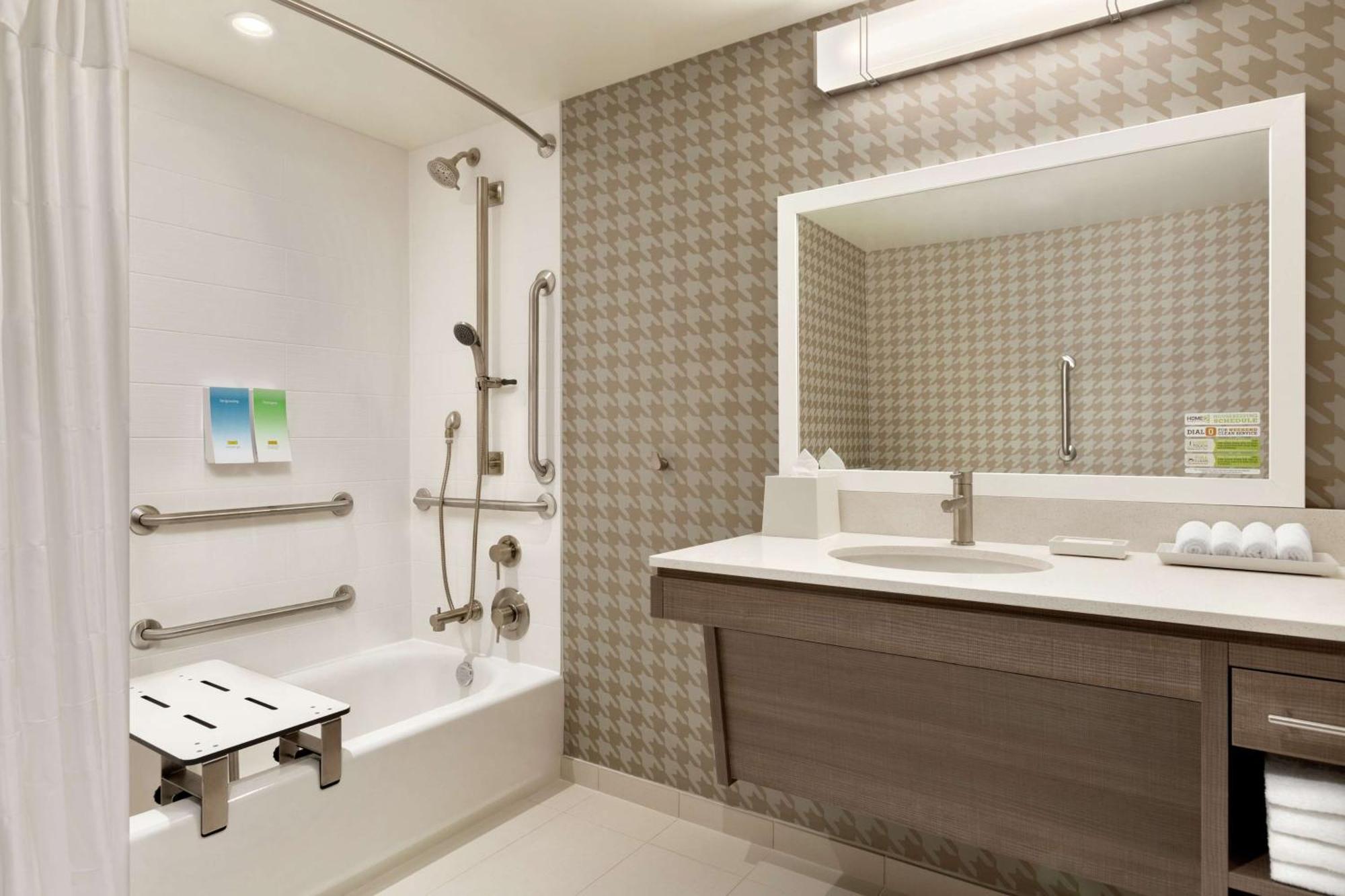 King Studio Suite Accessible Tub Mobility Access
