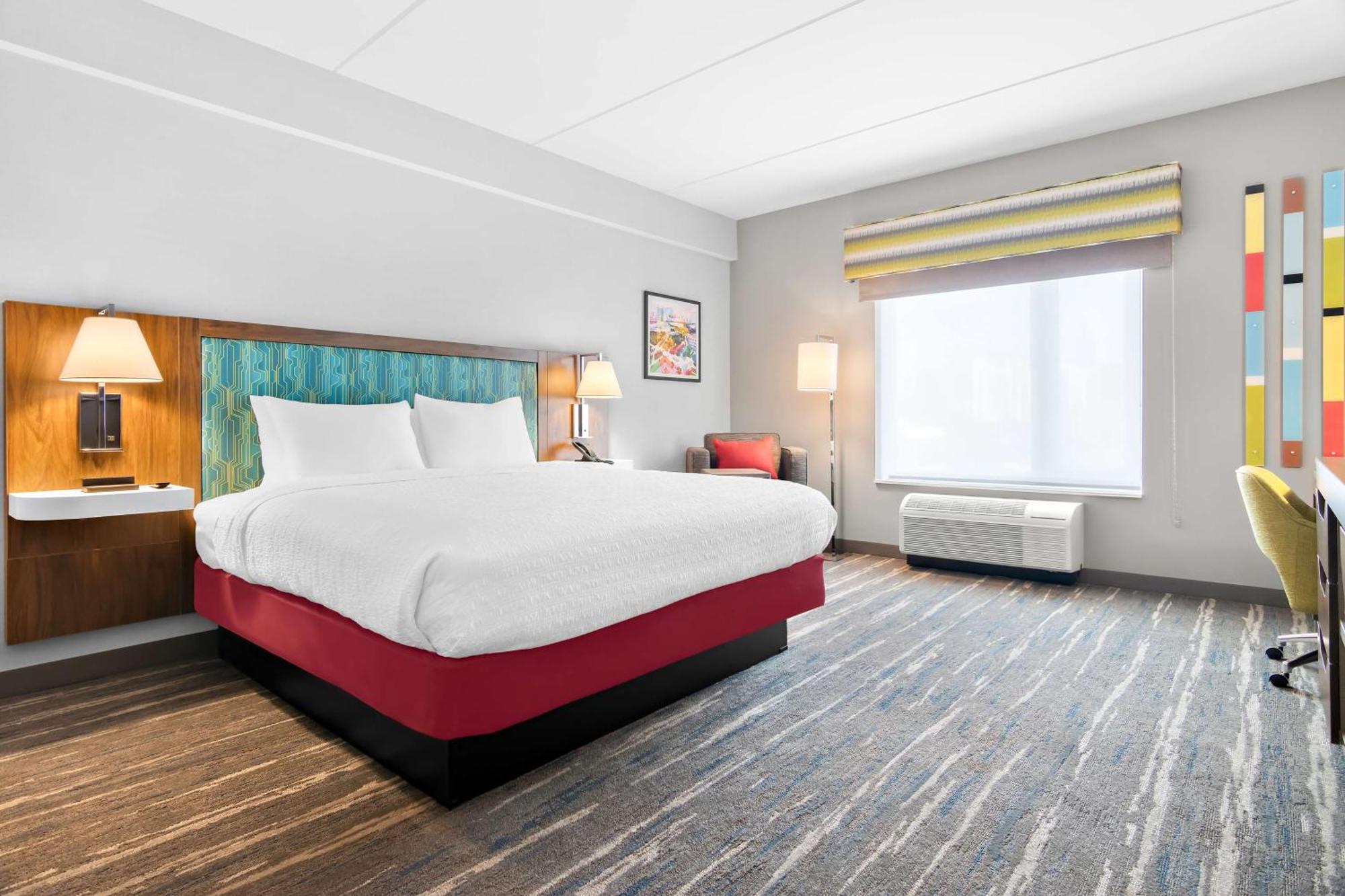 King Room with Tub - Mobility Access