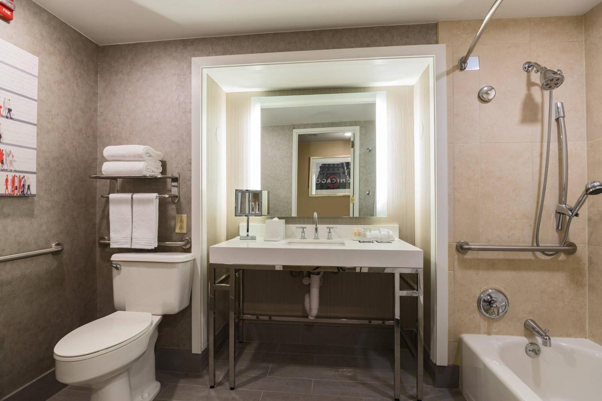 King Room Roll Shower Club Lounge Access Mobility Accessible