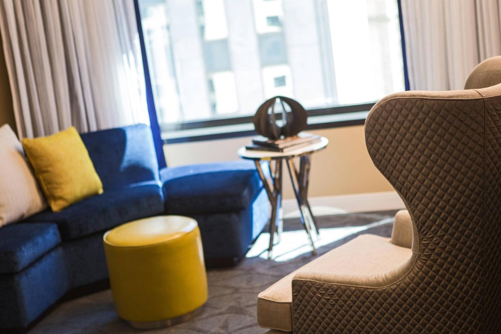 King Room Roll Shower Club Lounge Access Mobility Accessible