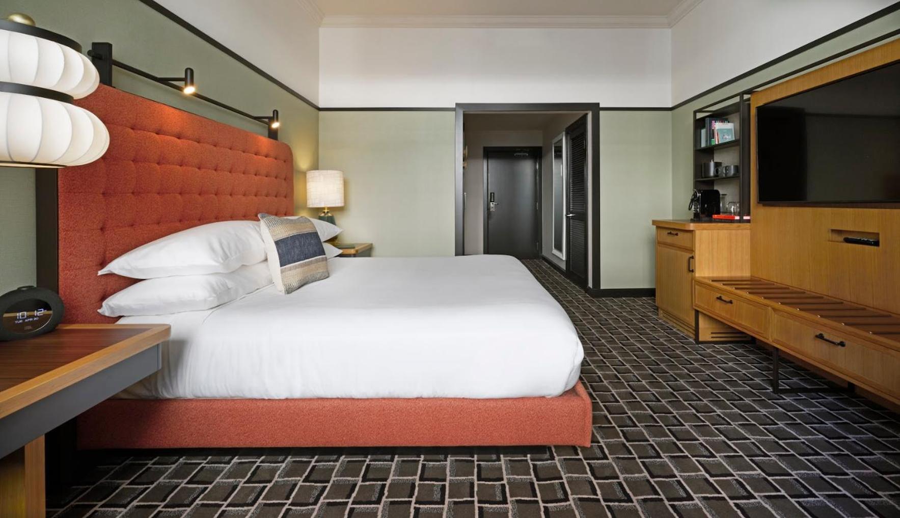 Essential King Room