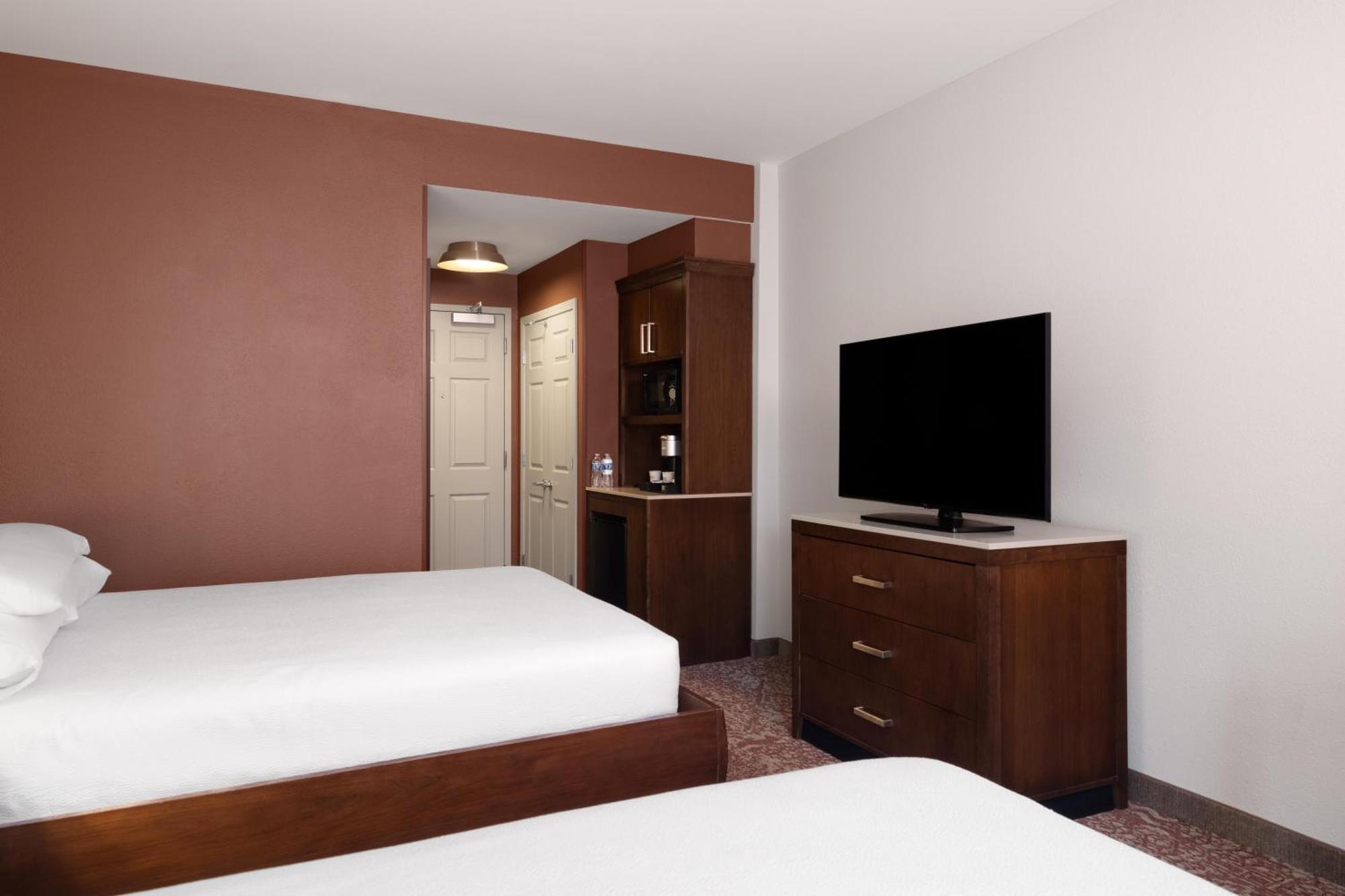 Queen Room Two Queen Beds City View