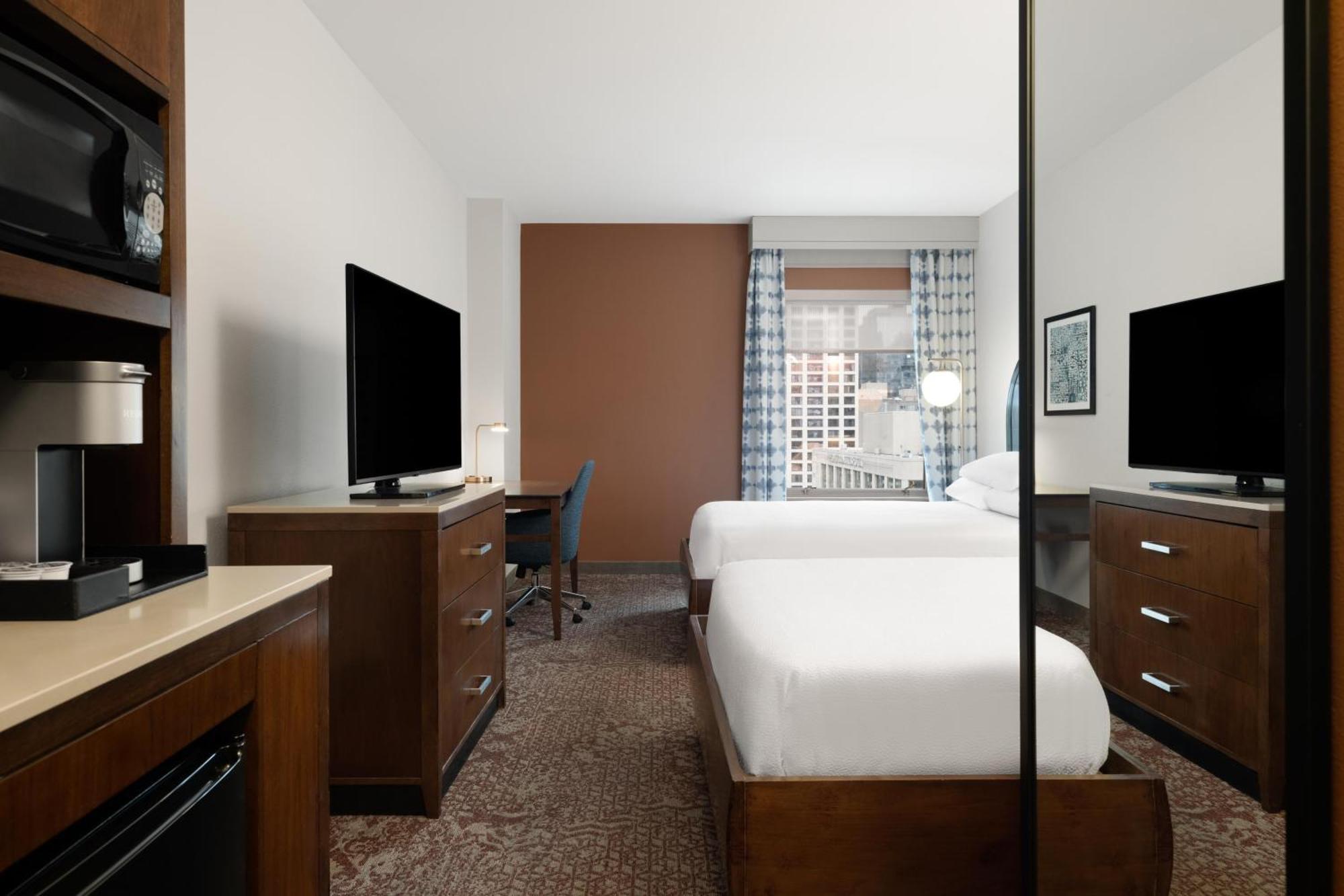 Queen Room Two Queen Beds City View