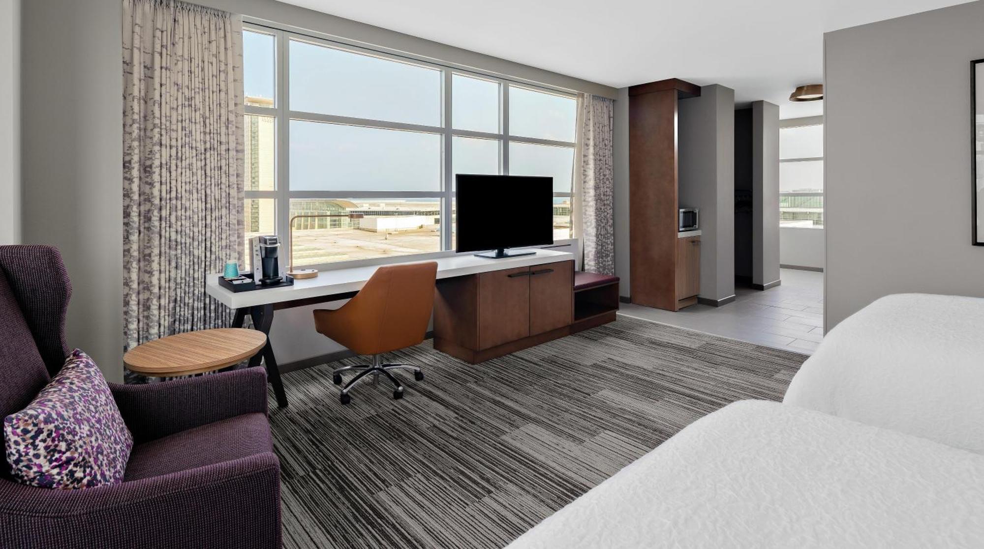 One-Bedroom Corner King Suite View,1756660485:JPEG