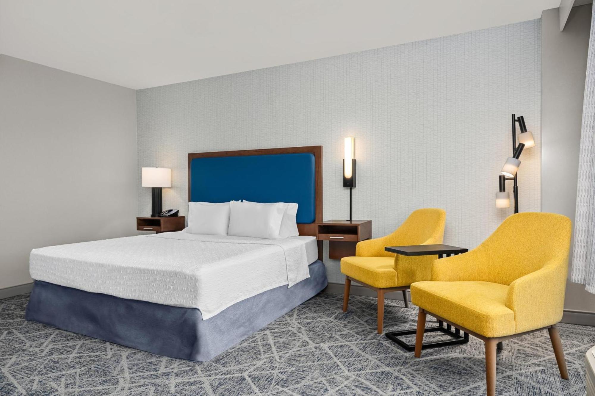 King Room with Accessible Tub - Mobility Access