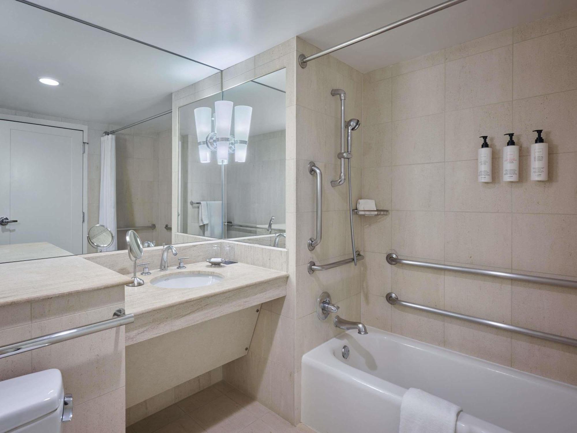 Classic King Room Bath Tub or Disability Access,1771709630:JPEG