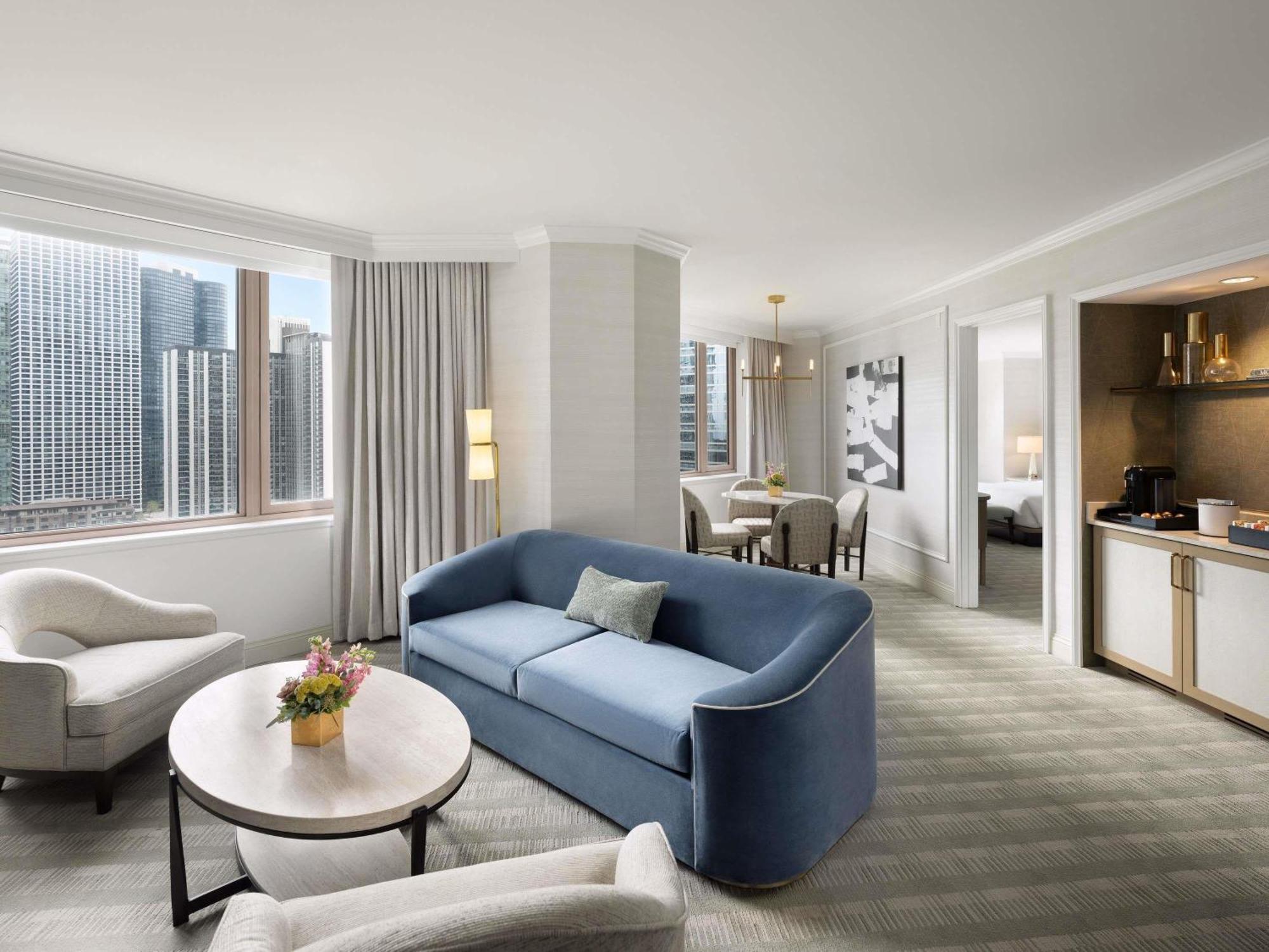 One Bedroom Suite 1 King