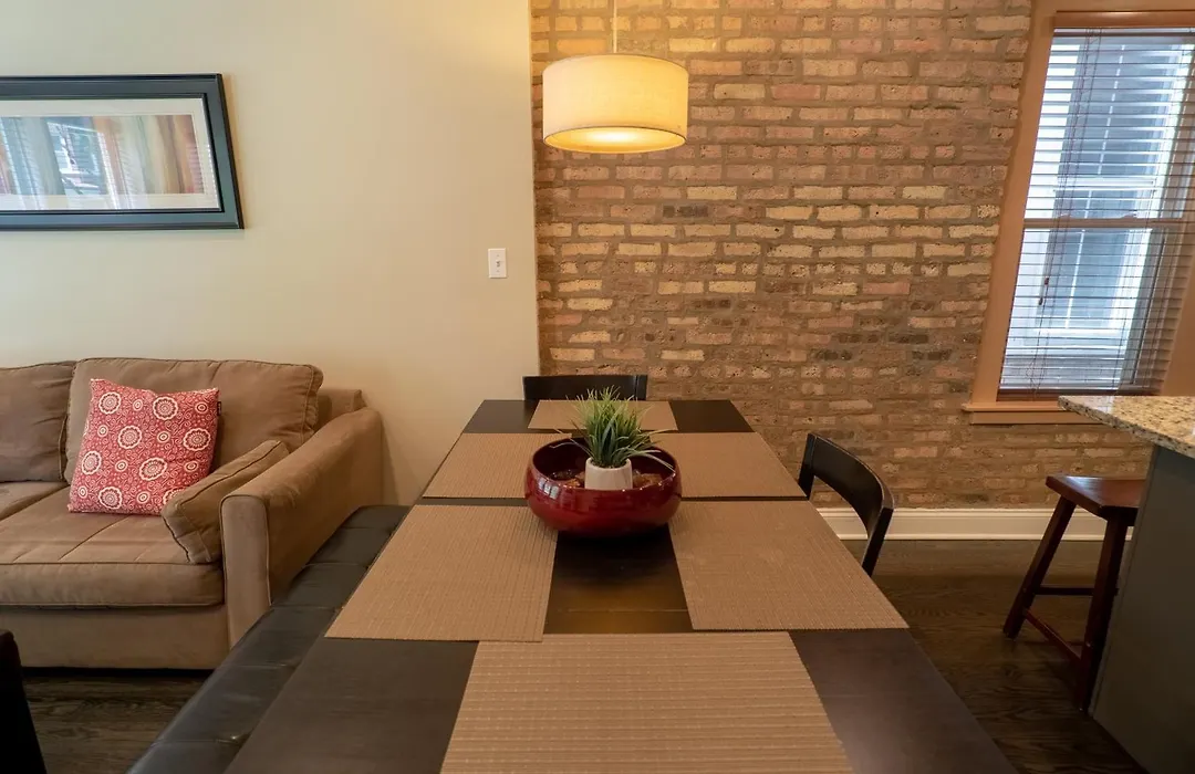 Roscoe Village Guesthouse-1