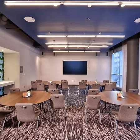 Aloft By Marriott Chicago Mag Mile-3