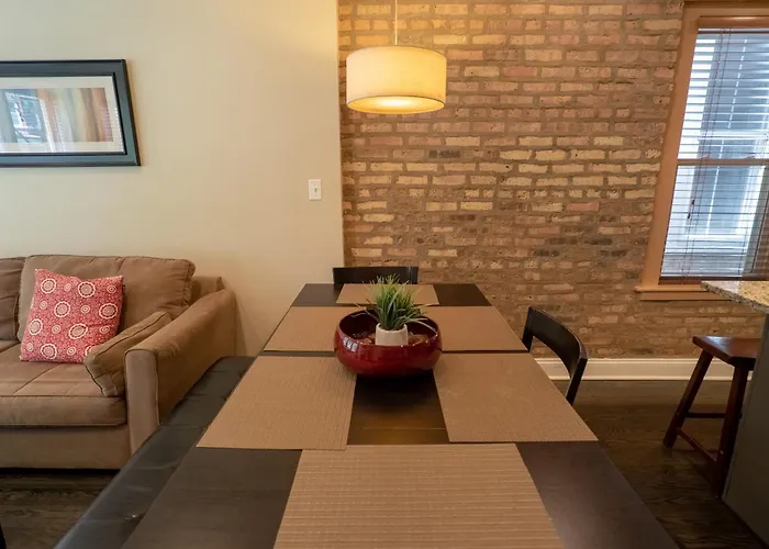 Roscoe Village Guesthouse Chicago
