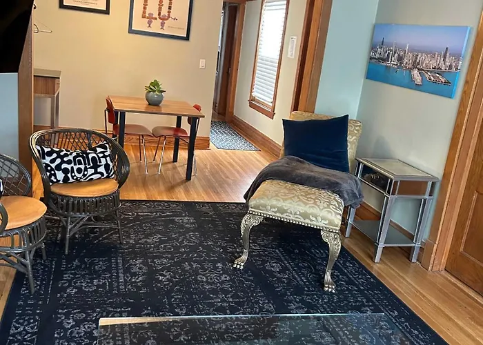 Blue Room In Dorothy'S Bnb Chicago