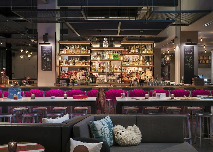 Moxy Chicago Downtown Hotel
